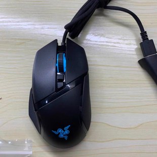 Razer雷蛇巴塞利斯蛇V2幻彩RGB游戏吃鸡电竞专用有线滑FPS鼠标
