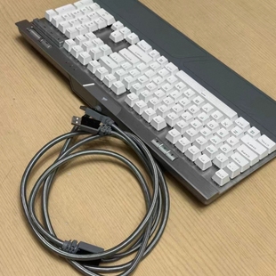 美商海盗船CORSAIR K70MK.2SE白色限定版手托腕垫有线游戏RGB键盘