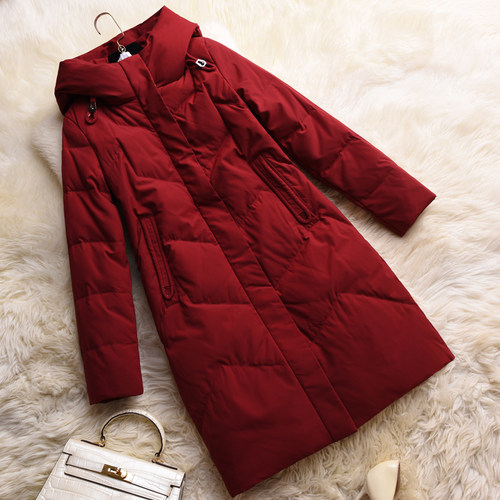 衍缝显瘦款酒红色羽绒服