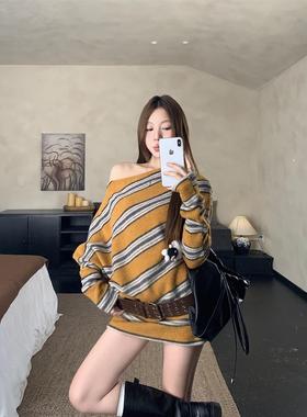 覆古撞色条纹斜肩长袖套头毛衣女秋季一字肩宽松针织衫慵懒风上衣