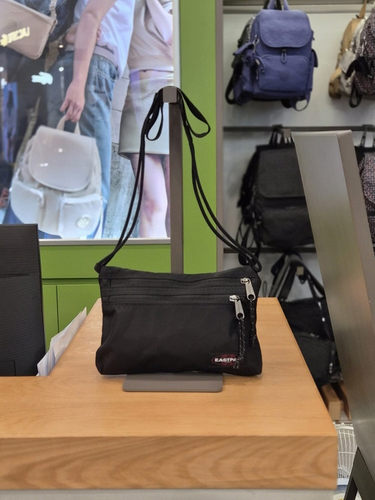 NNYY韩代 EASTPAK 结实斜挎小包 EPCBS09 O25
