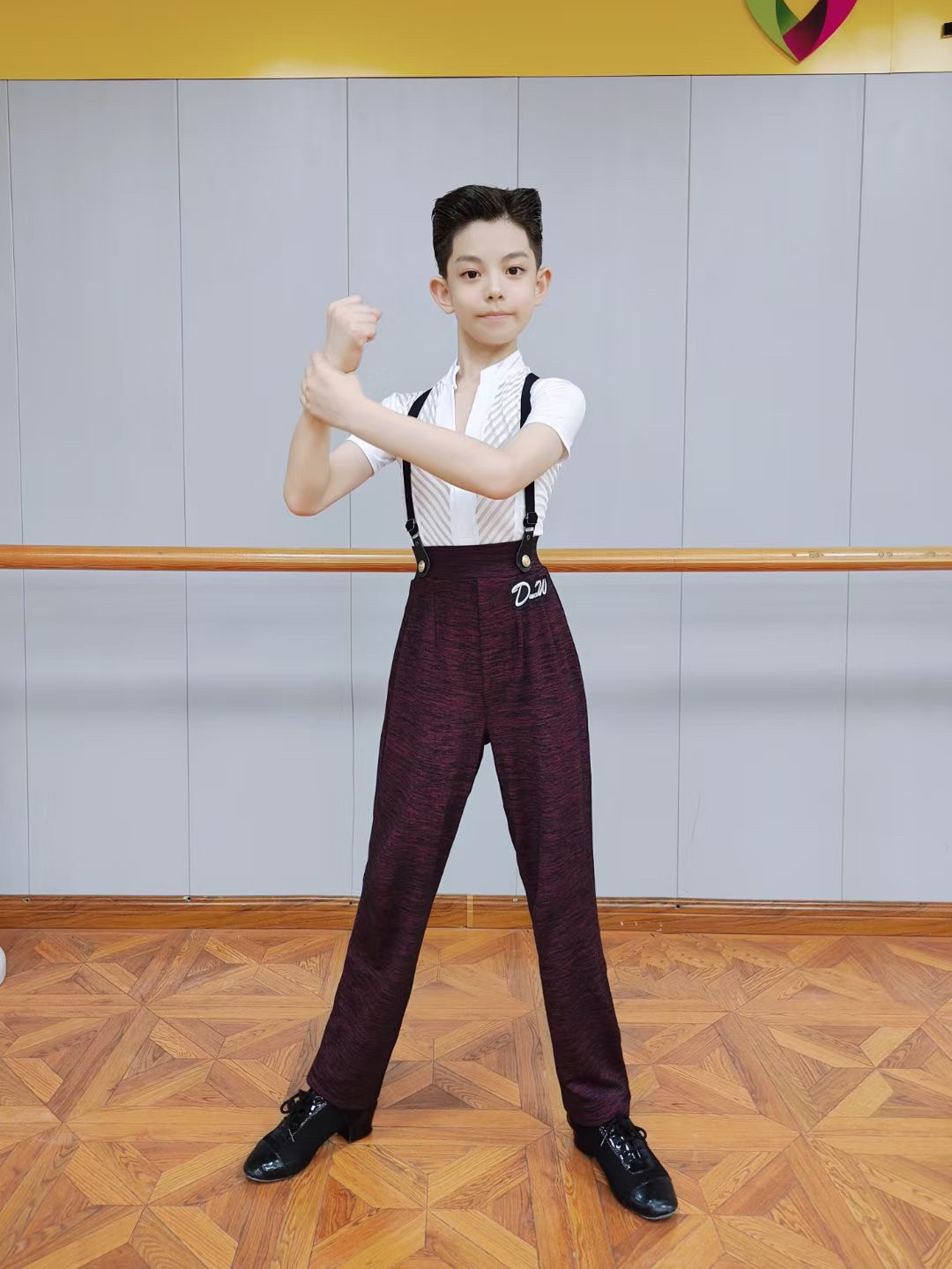 丹斯舞之美少儿男童拉丁舞帅气背带裤短袖v领横条镂空练习服定制