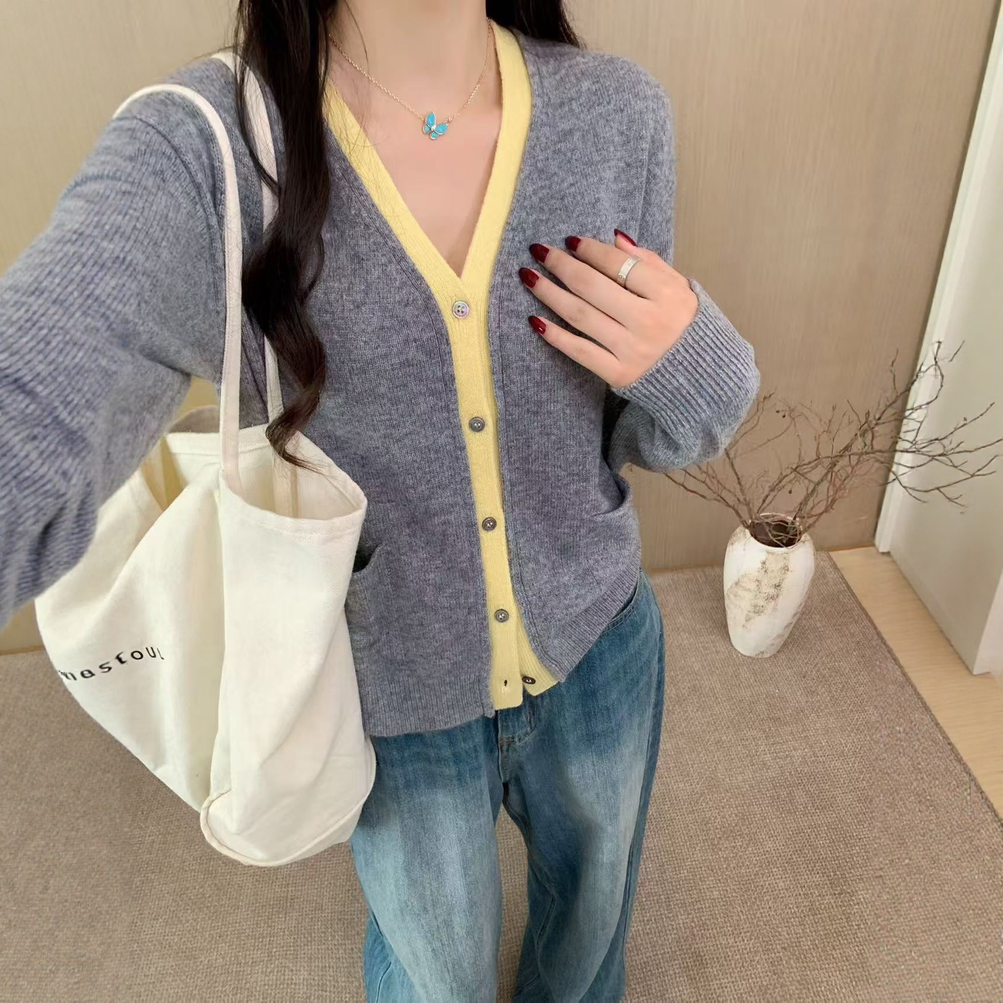 2025秋冬新款韩版宽松V领拼色假两件浣熊羊毛针织开衫女毛衣外套,女装/女士精品,毛针织衫,淘宝优惠券,粉丝福利购,淘宝优惠卷