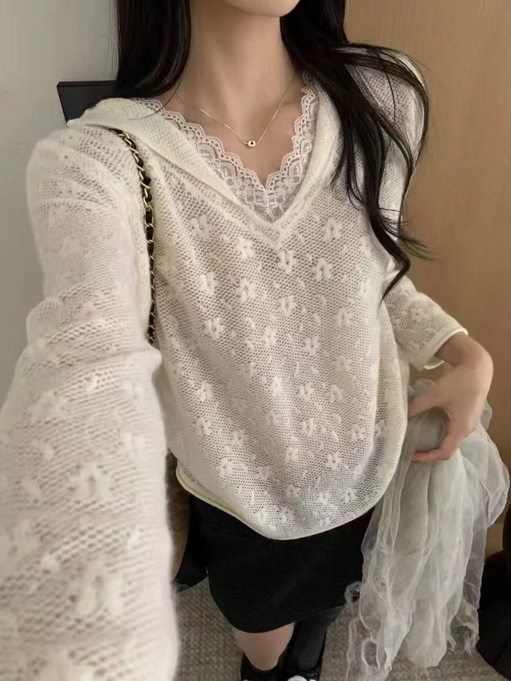 显瘦蕾丝拼接羊毛欧根纱针织衫女