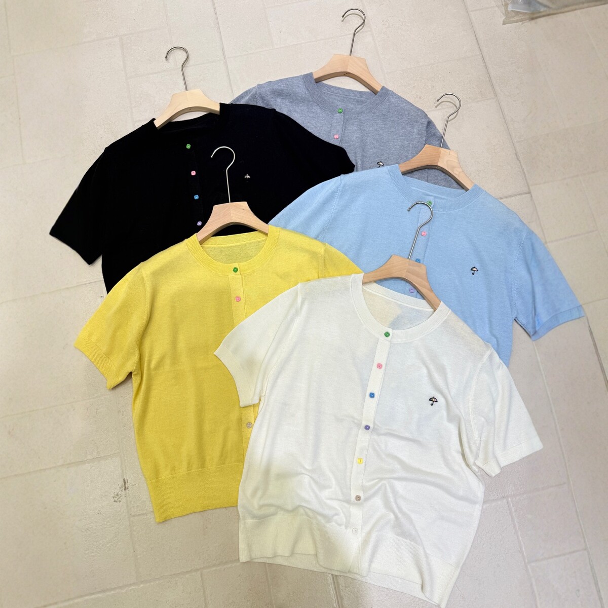 2026春季新款韩系圆领刺绣彩扣细羊毛针织短袖T恤开衫女宽松上衣