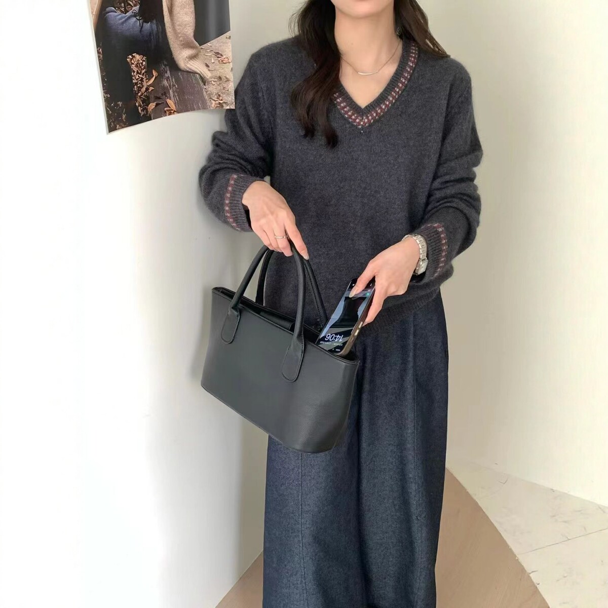 V领套头软糯蜜熊绒羊毛针织衫女
