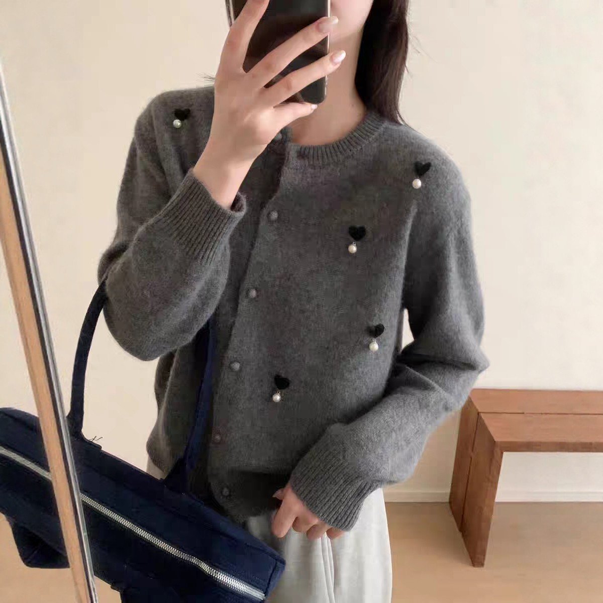 2025秋冬新款韩版宽松圆领爱心钉珠蜜熊绒针织开衫女毛衣外套上衣,女装/女士精品,毛针织衫,淘宝优惠券,粉丝福利购,淘宝优惠卷