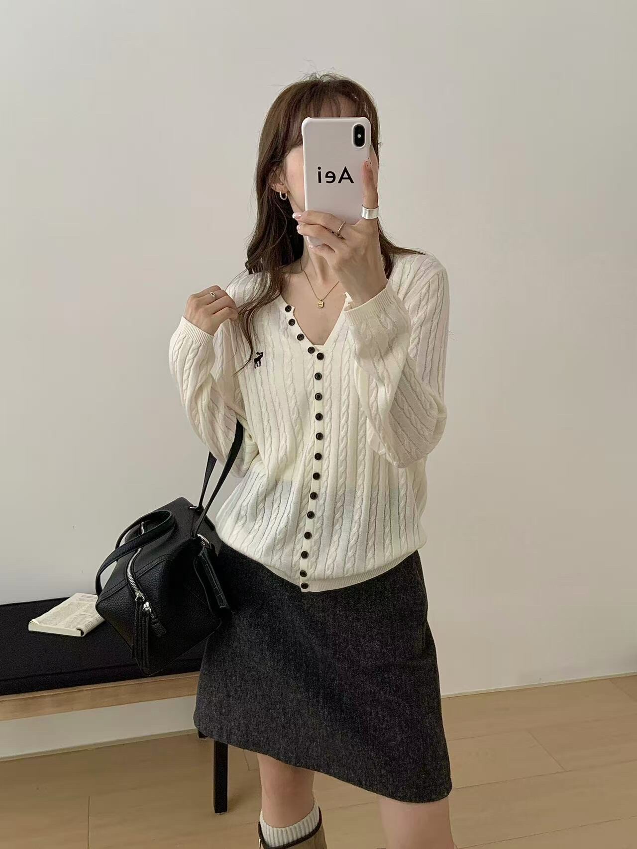 剪刀领刺绣细羊毛针织开衫女外套