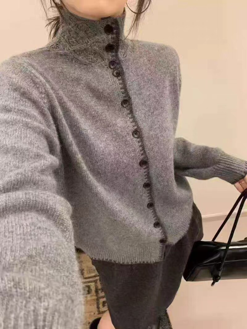 半高领拼色蜜熊绒一排扣针织开衫