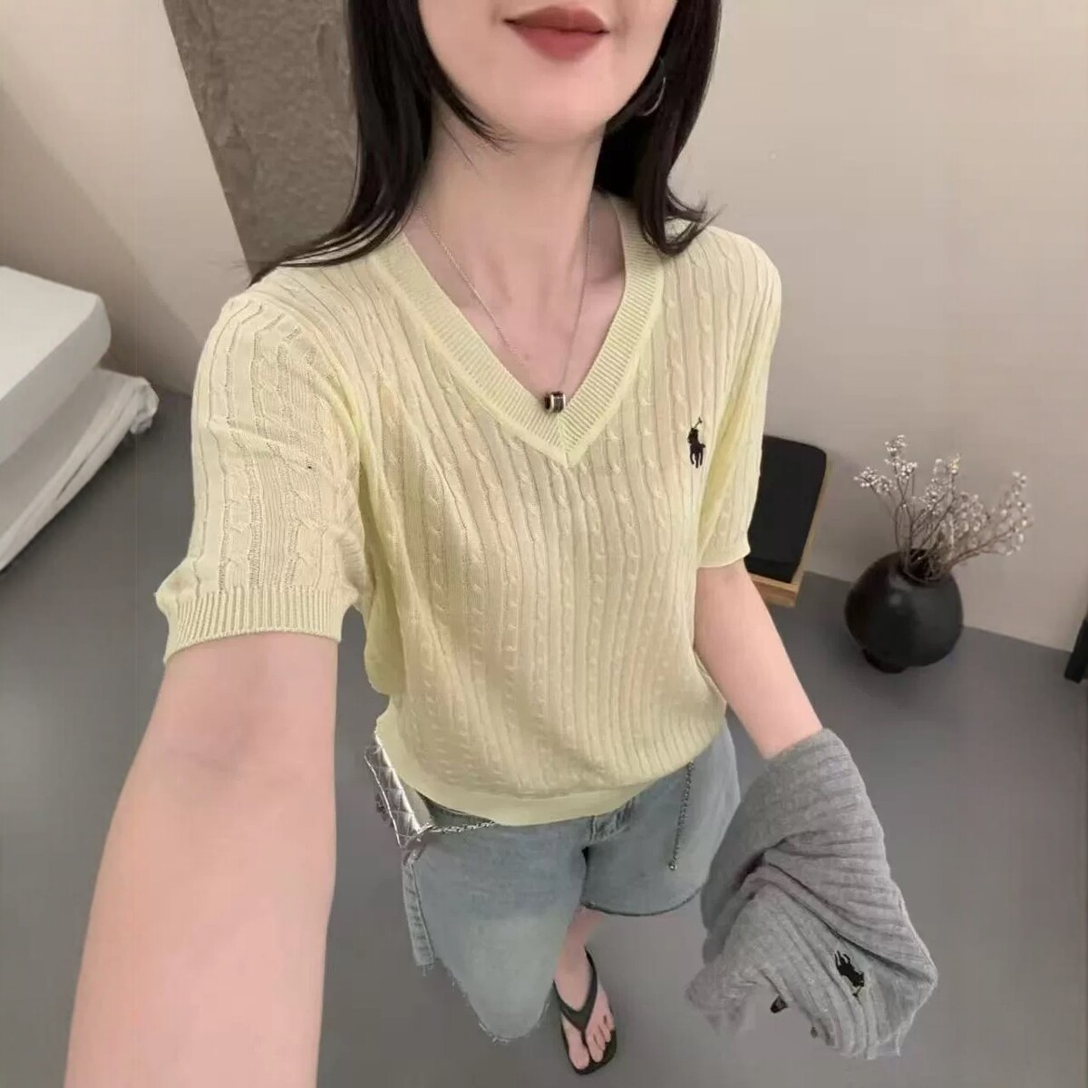 2026夏季新款韩系宽松显瘦V领麻花莱赛尔天丝针织短袖女薄款上衣