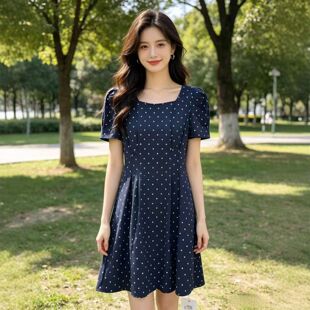 波点方领时尚连衣裙女2026夏季新款收腰显瘦修身洋气减龄气质裙子