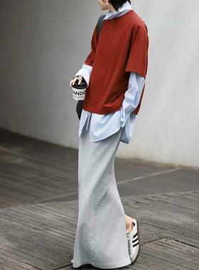 巨好看流行穿搭套装女2025新款红色卫衣浅蓝色衬衫灰色半裙三件套