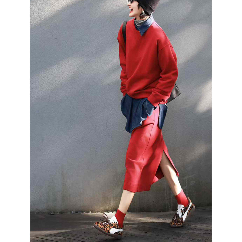 今年流行爆款运动套装女秋季红色卫衣同色半身裙藏蓝色衬衫三件套