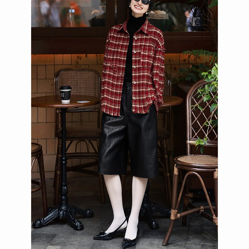 精致减龄穿搭一整套2026新款红色格纹衬衫黑色休闲五分皮裤两件套,女装/女士精品,时尚套装,淘宝优惠券,粉丝福利购,淘宝优惠卷