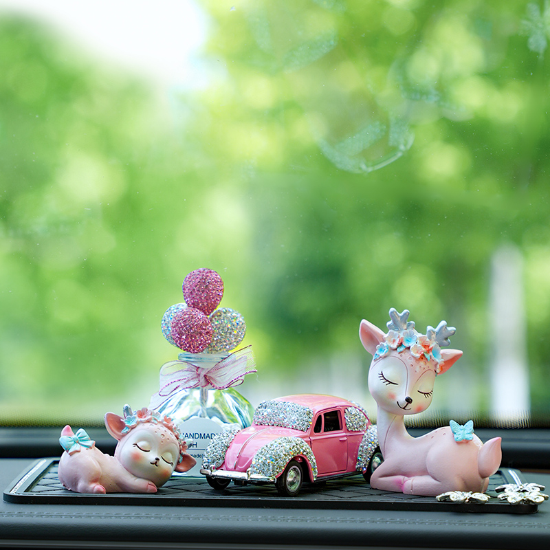 2025新款车载摆件网红创意可爱一路平安鹿车内饰品汽车香薰用品女