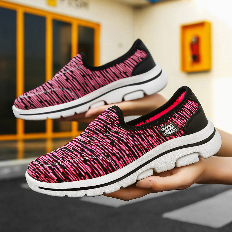 轻便夏季新款透气软底运动风女鞋