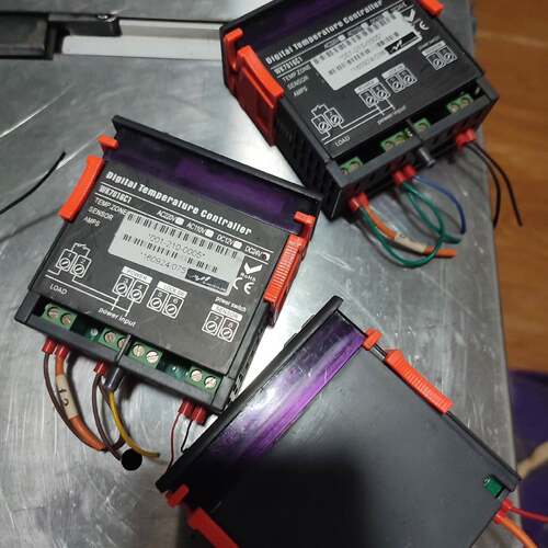议价智能温控器，WK7016C，DC24V。正常三个。有需要可维修翻新