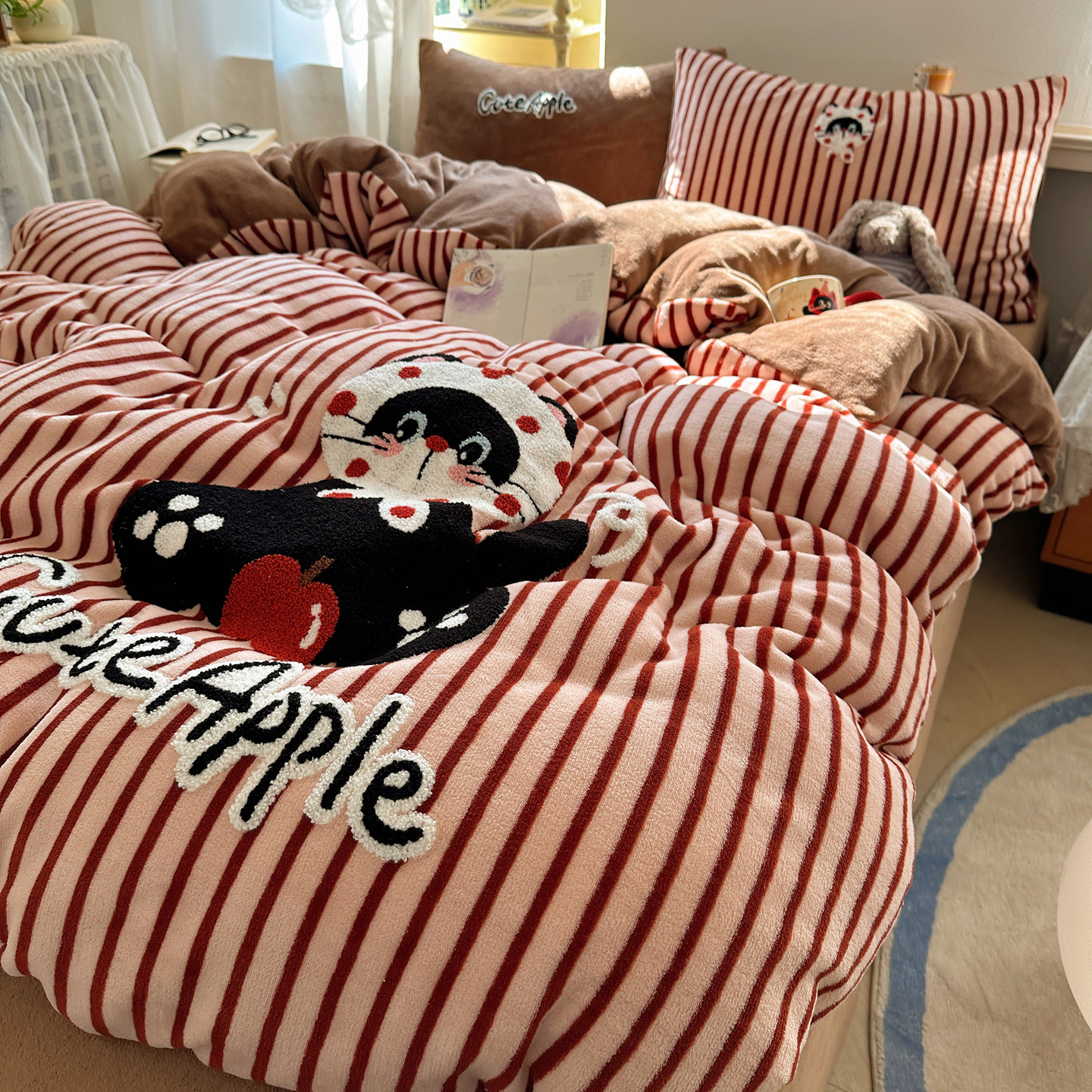 红色条纹毛巾绣牛奶绒冬季套件