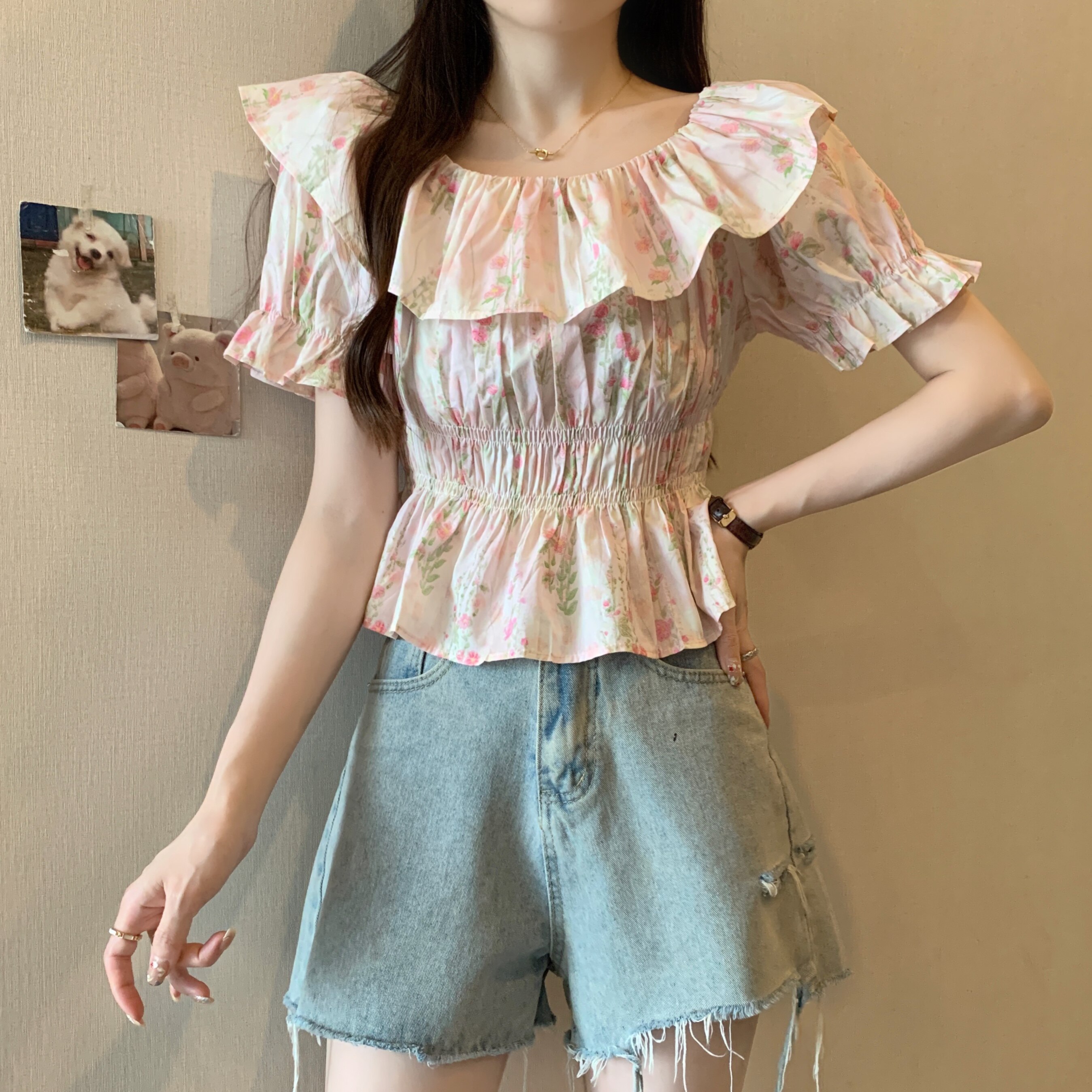 法式温柔粉色印花荷叶边高级娃娃衫2025夏少女一字肩高腰上衣衬衫