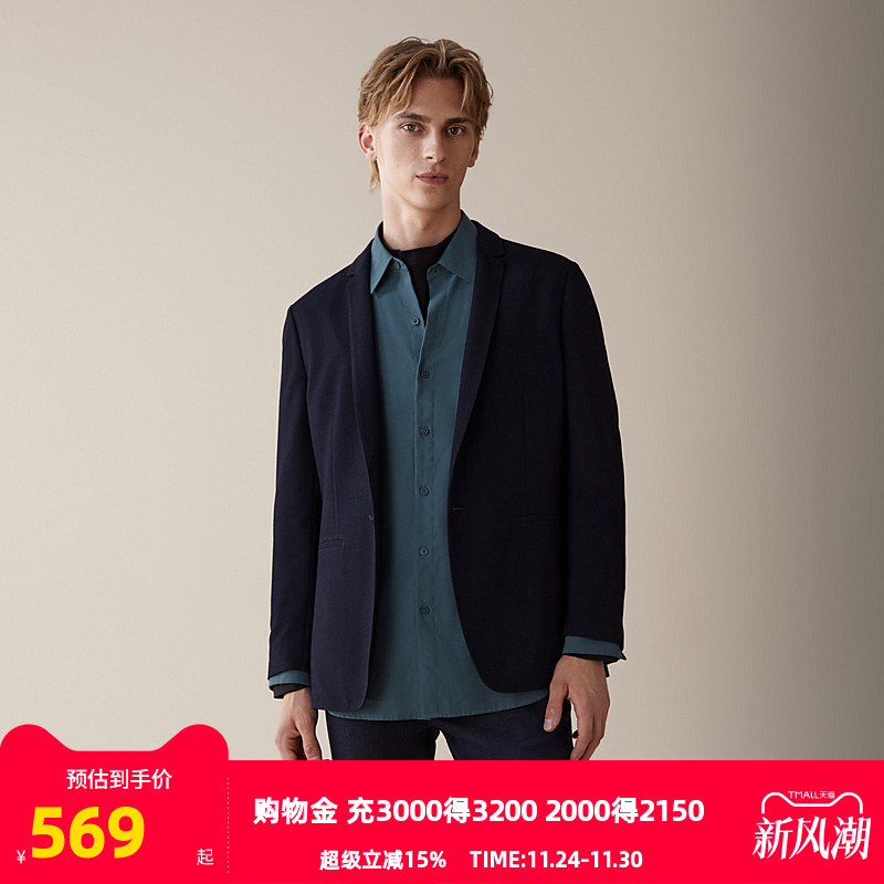 取消传统西服上衣的肩垫以及胸衬