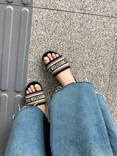 拖鞋女外穿时尚2025年新款凉拖鞋女网红字母旅游度假平底夏季女鞋