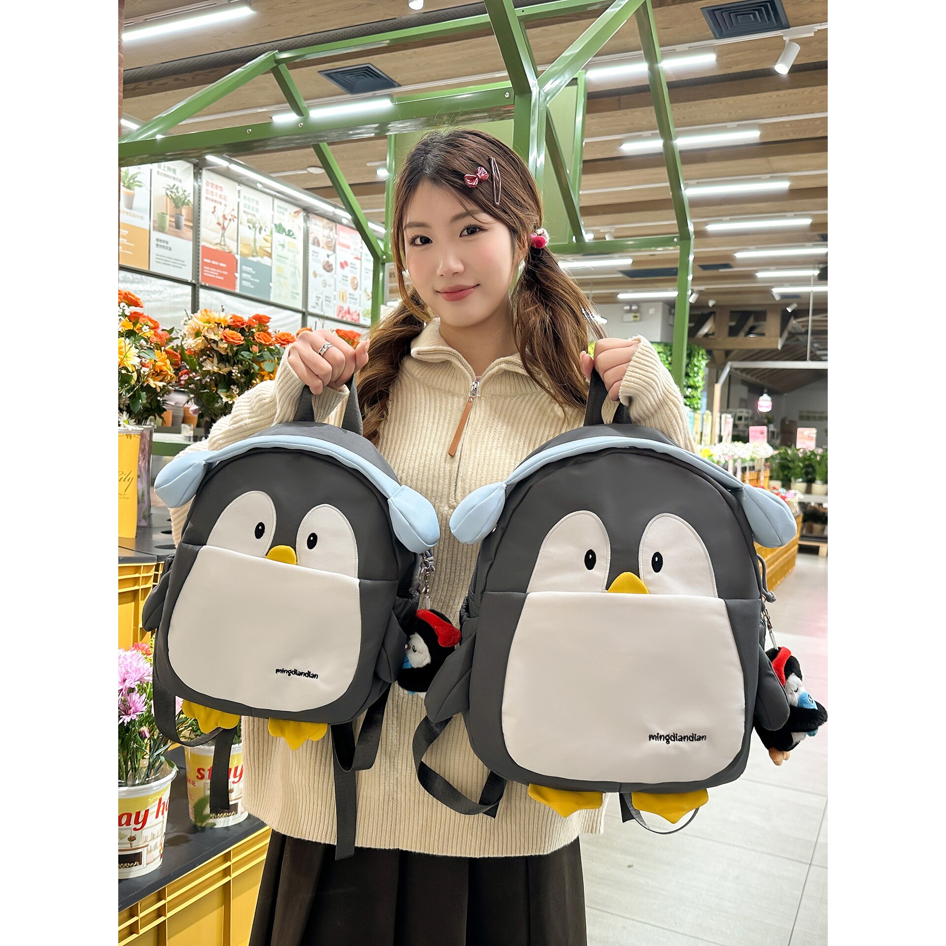韩国明星同款小众卡通毛绒绒双肩包女小学生书包初中女生可爱出游