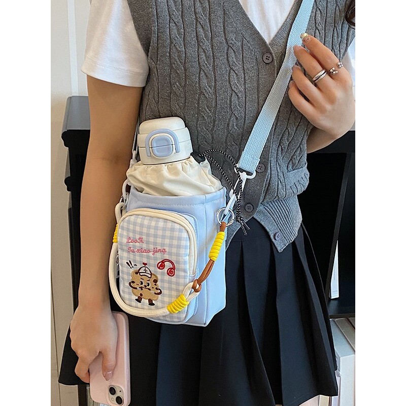 韩国明星同款低饱和雾感软萌曲奇刺绣格纹水杯包少女学生党百搭通