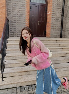 SERY 设计师品牌 V领粉色连帽驼绒渐变毛衣