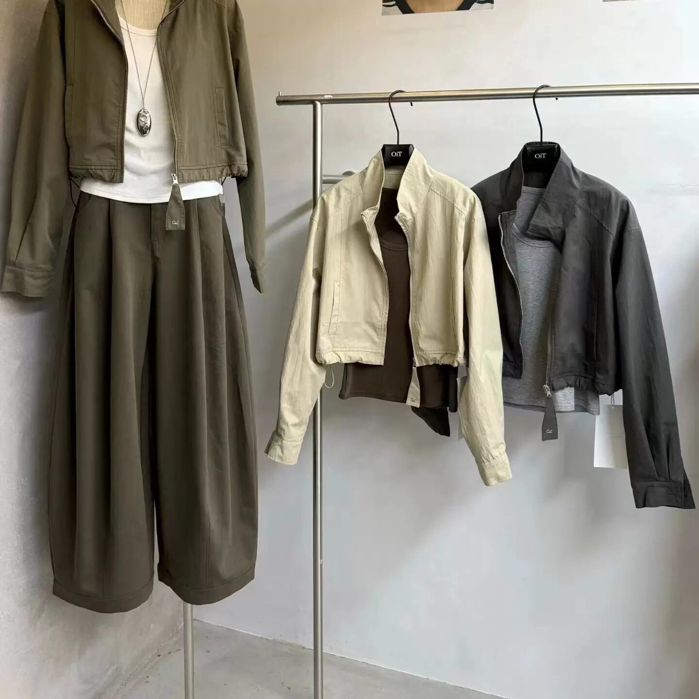 十三行女装 秋季新款韩系休闲立领短外套女内搭纯色背心两件套装