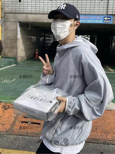 透气防水机能风冲锋衣