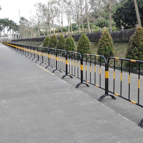 黄黑铁马市政安全移动护栏隔离栏道路施工隔离围栏镀锌管临时围挡 - 封面