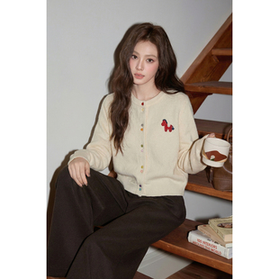 韩系温柔小马刺绣针织开衫女春季高级感慵懒显瘦毛衣外套软糯上衣