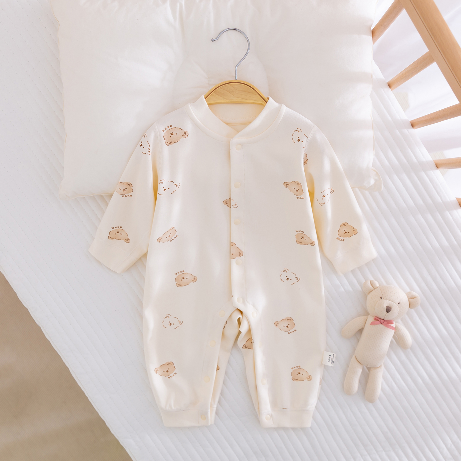 婴儿纯棉连体衣春秋季衣服贴身打底A类内衣新生宝宝衣服无骨哈衣