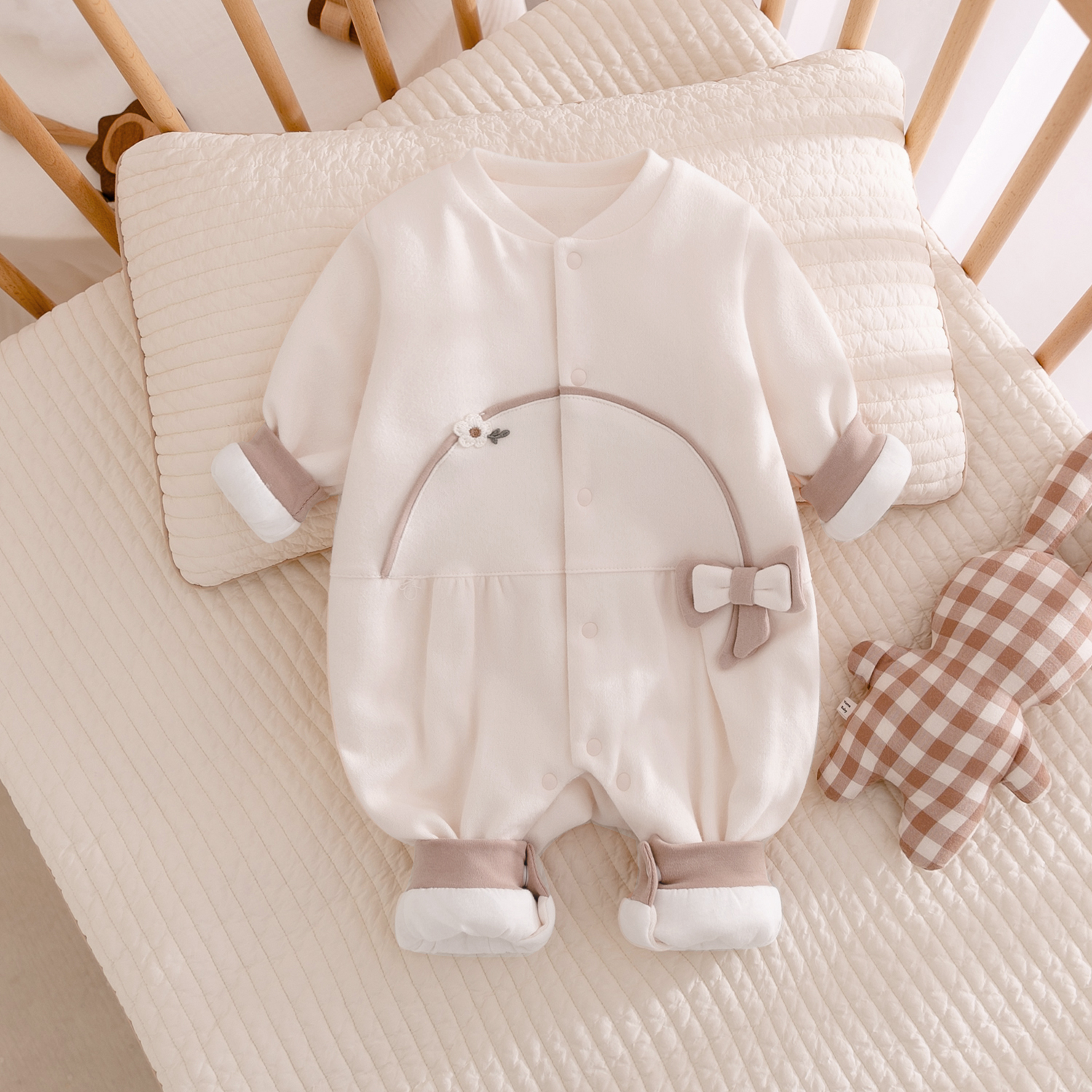 婴儿衣服秋冬季夹棉连体衣女宝宝哈衣爬服薄棉衣纯棉服外出服A类