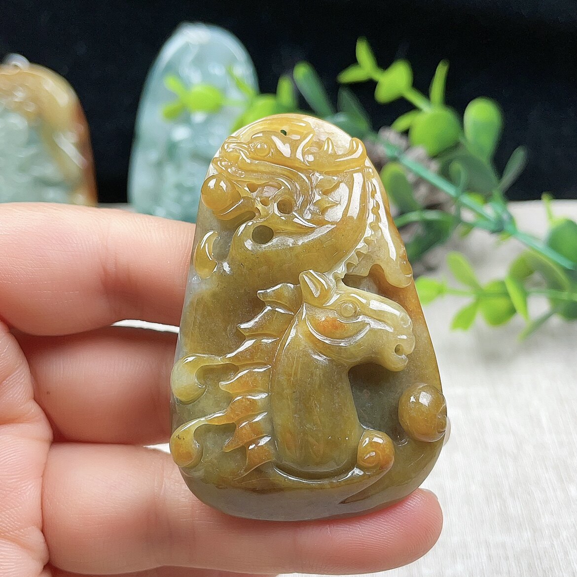 缅甸A货翡翠黄飘红龙马精神吊坠大件天然老坑生肖龙马玉佩旺财