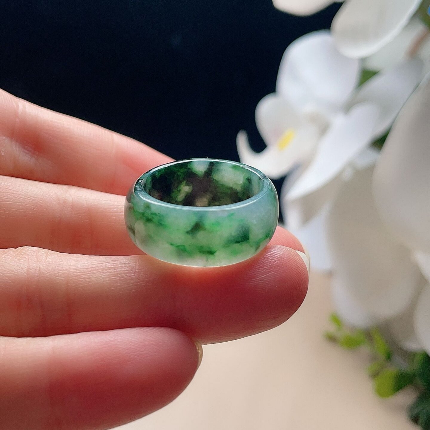 天然翡翠宽边戒指淡绿飘阳绿意境