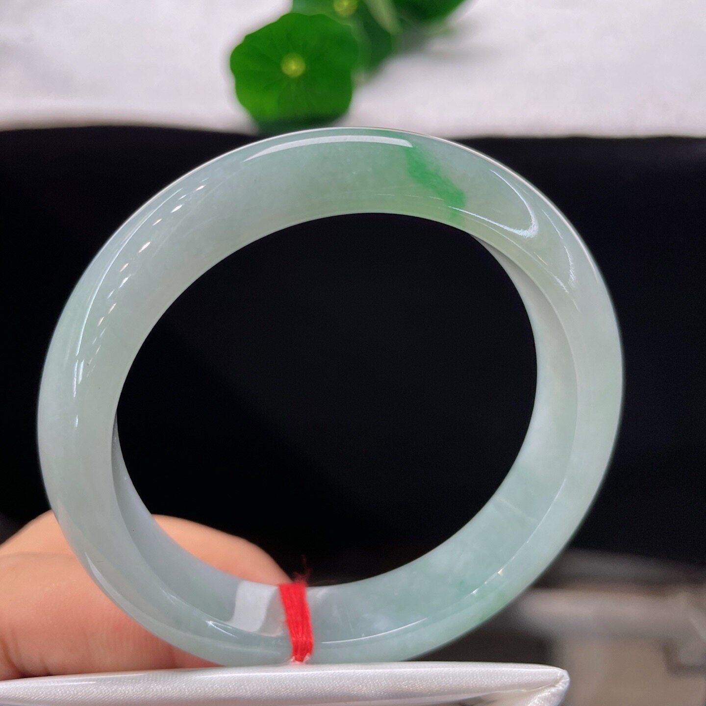 天然A货翡翠手镯白底绿飘花正圈缅甸老坑春意玉镯一抹绿56.3圈