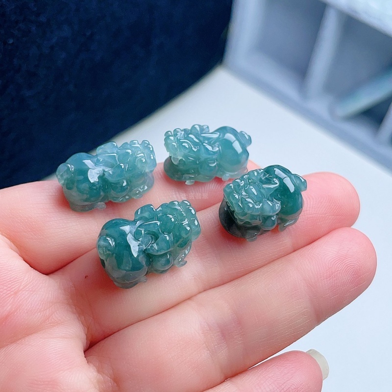 天然翡翠霸王貔貅直通孔蓝绿招财