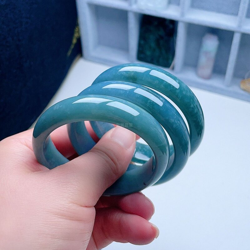 A货翡翠蓝绿渐变宽边手镯天然老坑玉镯飘雪花棉意境清新优雅百搭