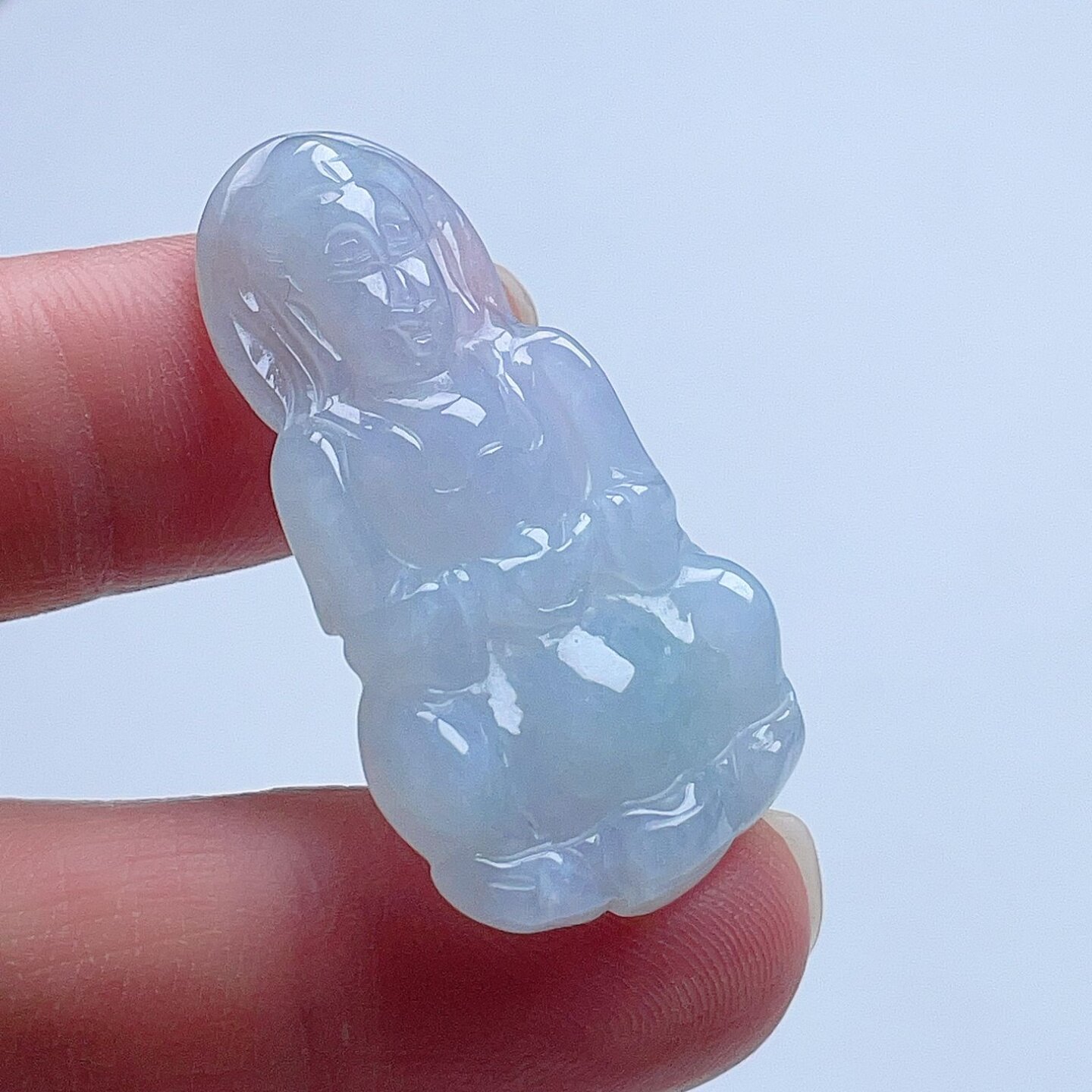天然翡翠宝珠观音吊坠乳白淡绿