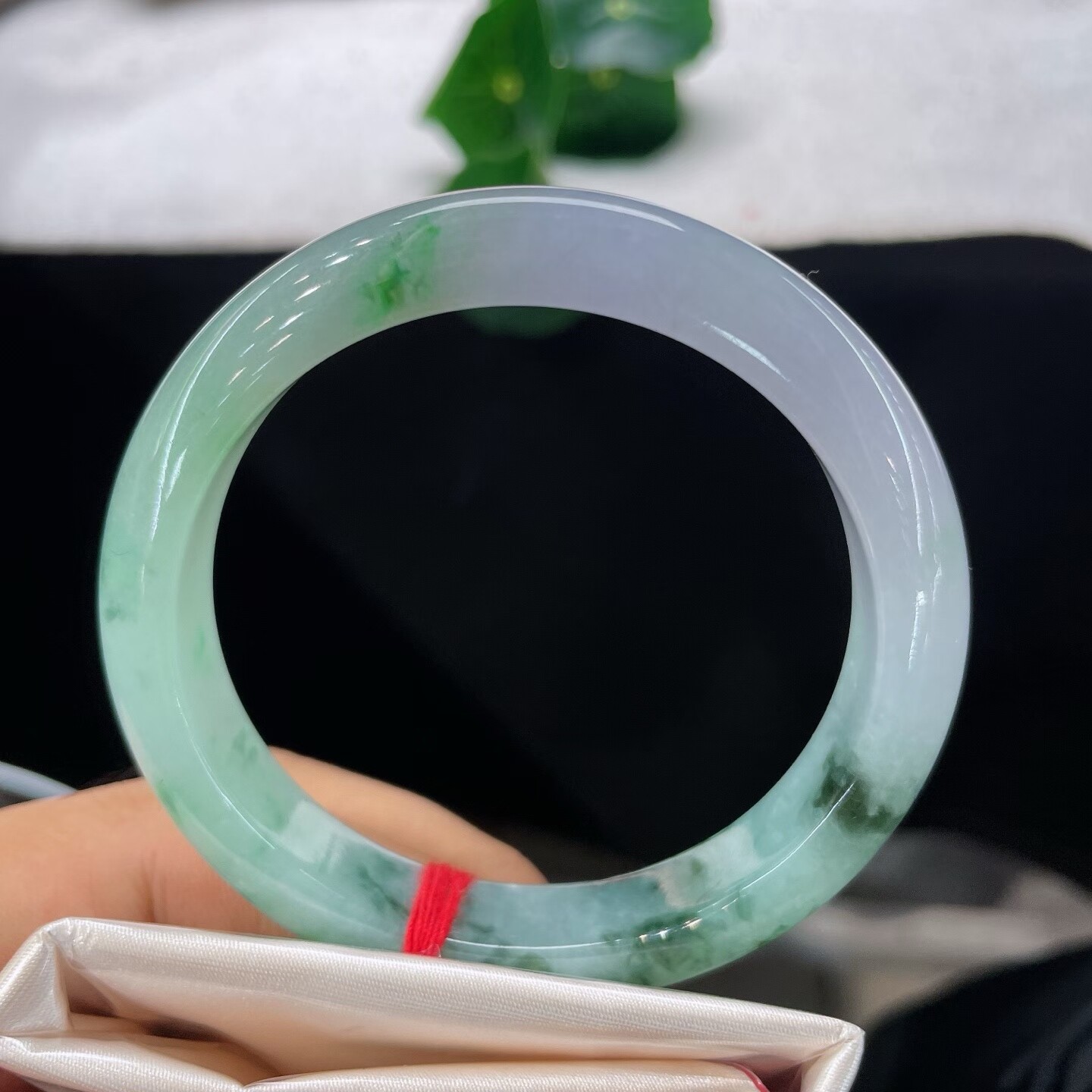 天然A货翡翠飘花手镯56.8圈口缅甸老坑正圈玉镯清新甜美女款带证