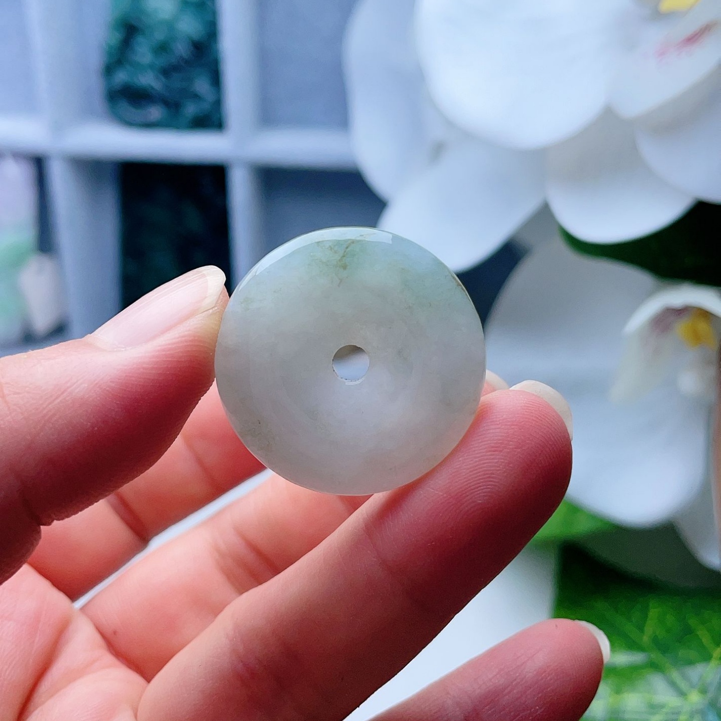 天然翡翠平安扣吊坠乳白淡绿飘花