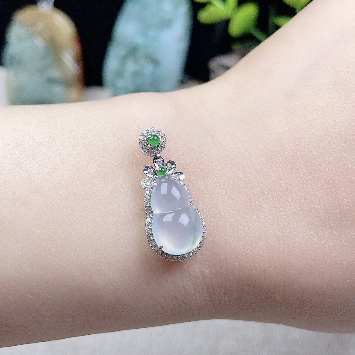 缅甸木那翡翠A货葫芦镶嵌18k金吊坠天然老坑冰种一抹绿福禄寿玉坠