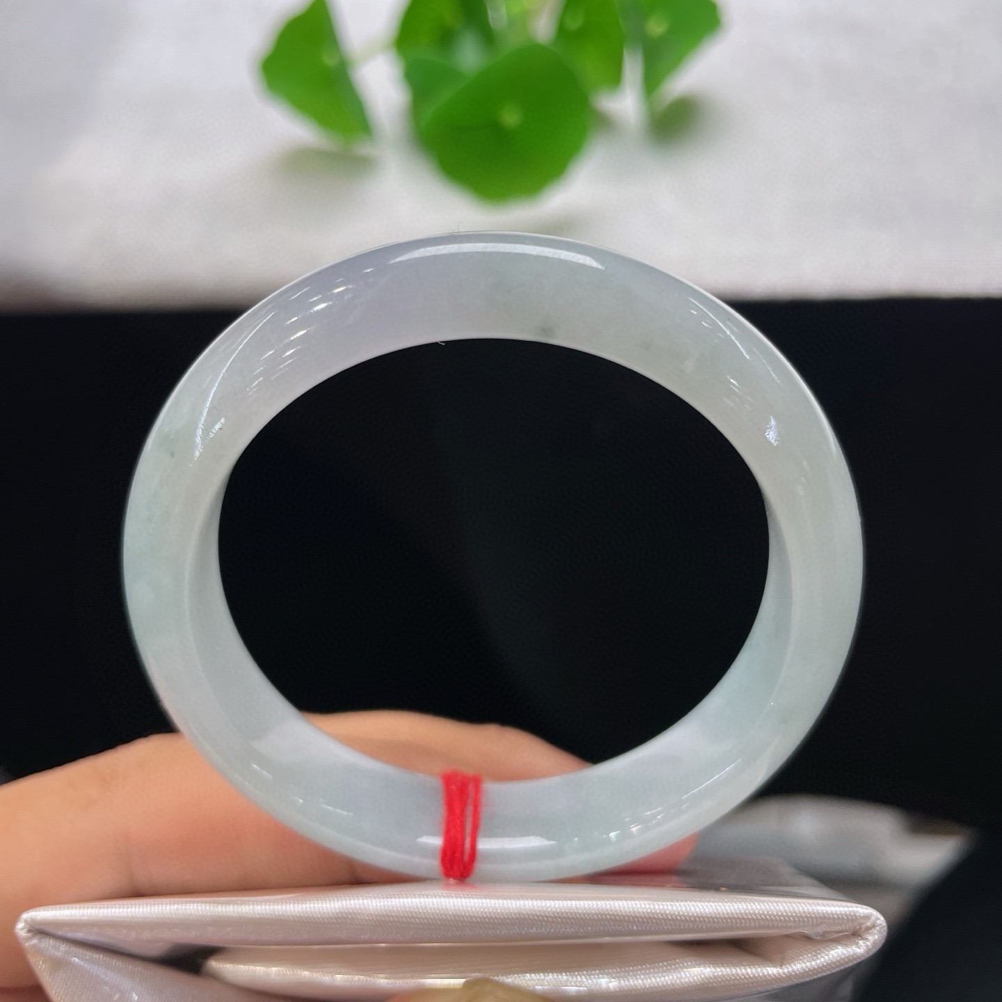 天然A货翡翠手镯乳白50mm缅甸老坑晴水玉镯清新淡雅小手福利