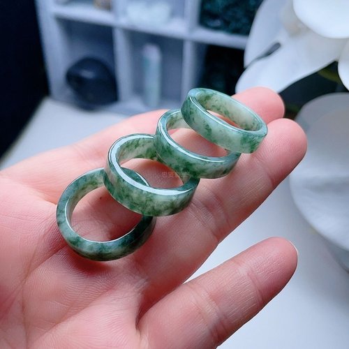 天然翡翠方戒指菠菜绿飘花意境