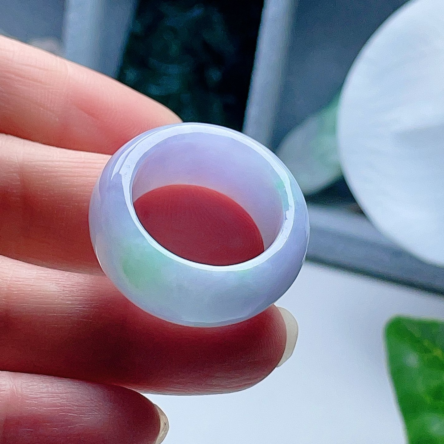 天然翡翠宽边戒指乳白淡紫飘阳绿