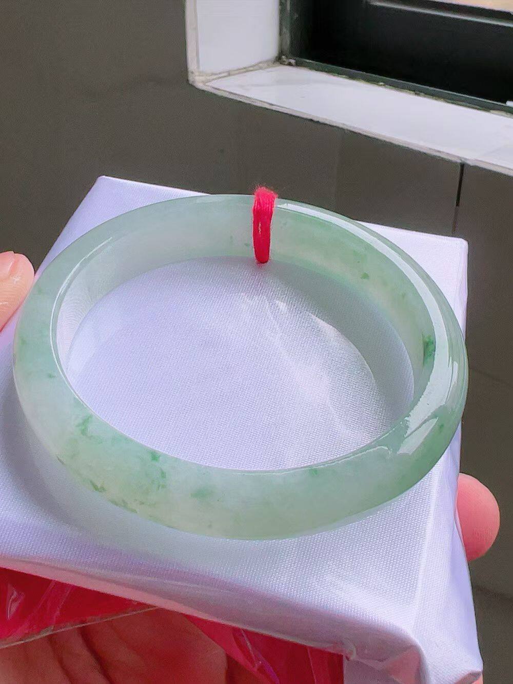 天然A货翡翠贵妃手镯冰飘花55.5mm缅甸老坑玉镯清爽镯子正圈53-54