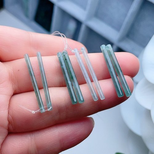 A货翡翠天空蓝绿晴水无事牌挂坠一对天然玉风铃小圆条耳坠飘雪花