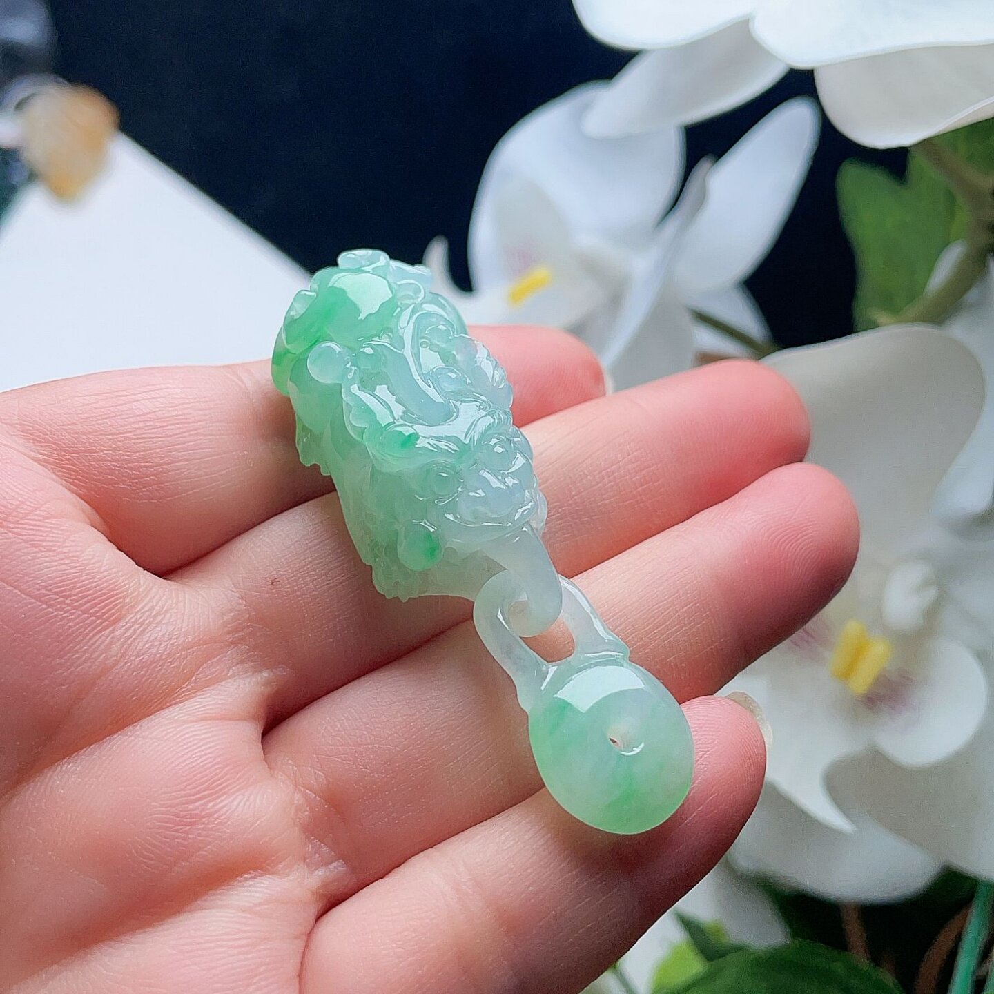 天然翡翠貔貅平安扣吊坠阳绿飘花