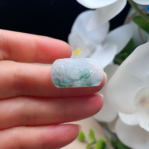 天然翡翠冰莲花手牌乳白飘菠菜绿